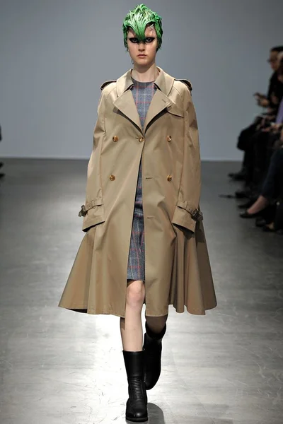 Look 15